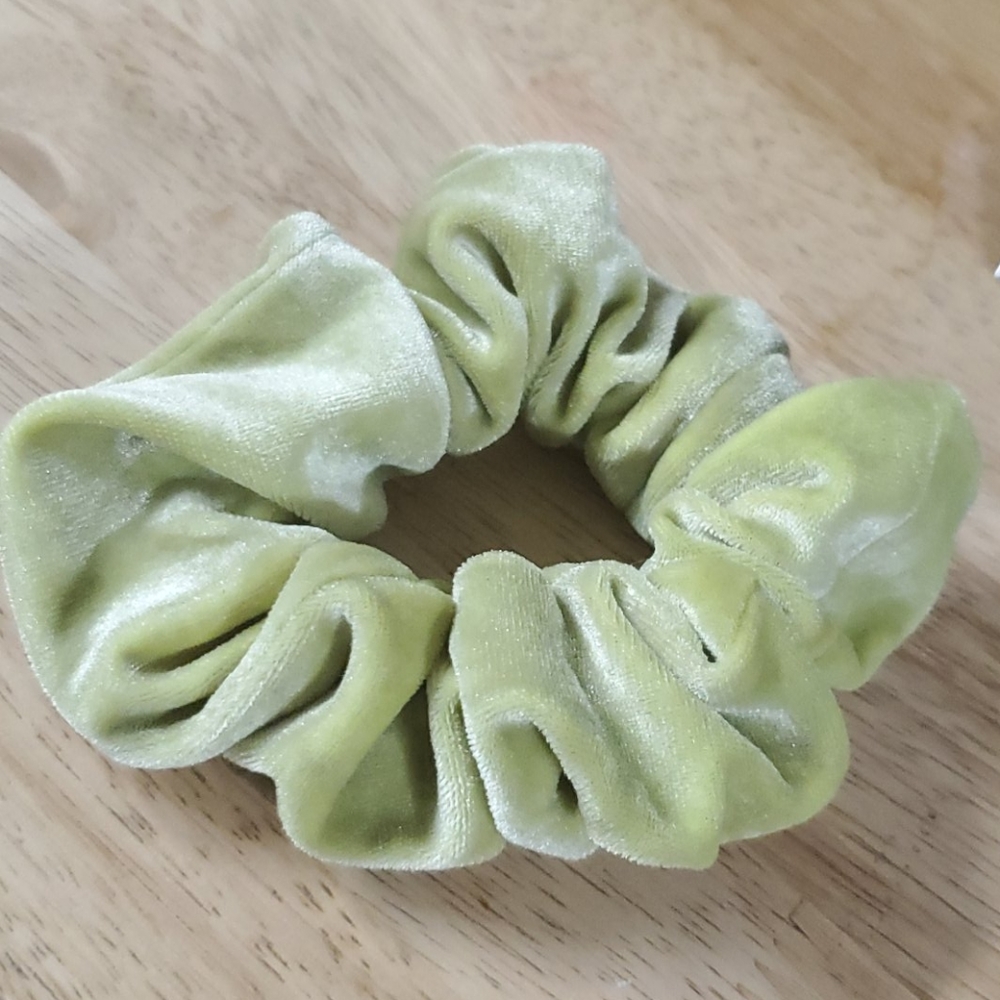 Velvet green scrunchie. Stretchy